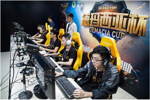 成的班底